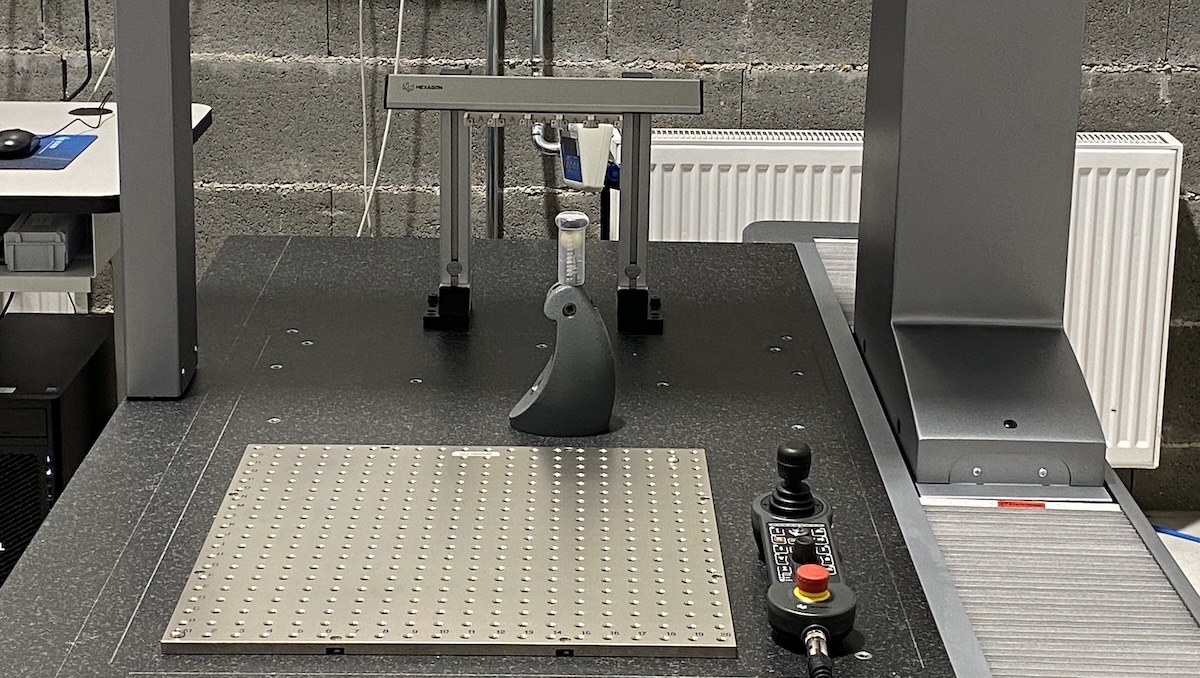 Hexagon 3D Coordinate Measuring Machine (CMM) - Mikropakk, Black laboratory