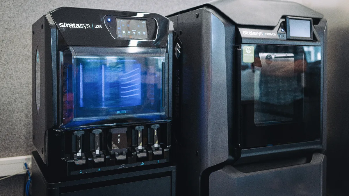 3D nyomtatók a Mikropakk új kutatás-fejlesztési műhelyében / 3D printers in Mikropakk’s new research and development workshop